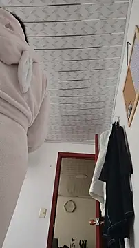 Elowyn online show from November 2025 04:12:01 PM