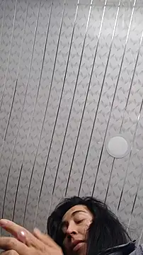 Elowyn online show from November 2025 05:06:01 PM