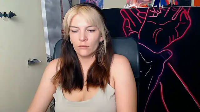 Snapshot of VanessaRey_ chatting on June 2026 06:23:02 AM VanessaRey online show from June 2026 06:23:02 AM