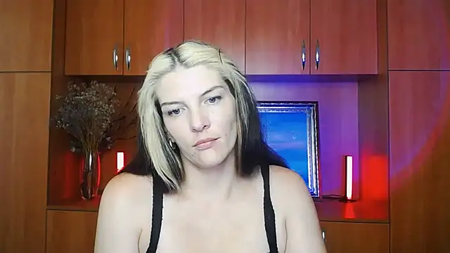 Snapshot of VanessaRey_ chatting on July 2026 07:23:02 AM VanessaRey online show from July 2026 07:23:02 AM