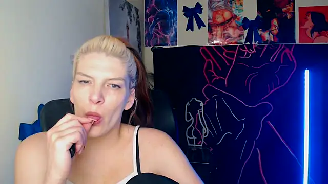 VanessaRey  online show from April 2026 06:00:02 PM