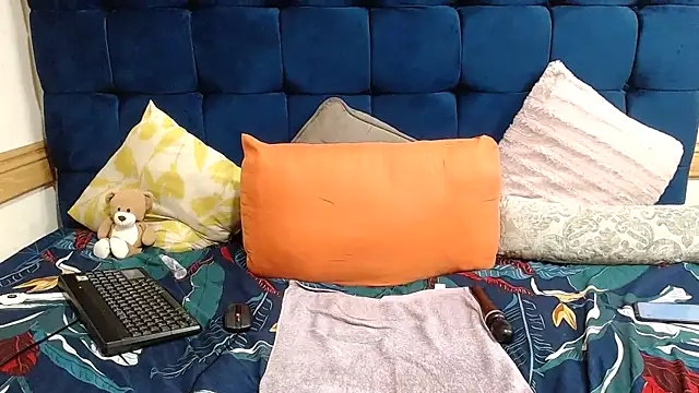 AriesCake online show from April 2026 02:51:02 AM