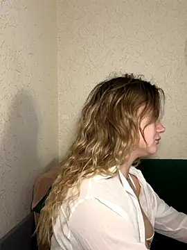 Snapshot of mollygirll chatting on December 2025 01:15:01 PM mollygirll online show from December 2025 01:15:01 PM