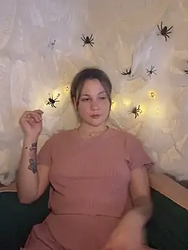 Snapshot of mollygirll chatting on October 2025 06:18:01 PM mollygirll online show from October 2025 06:18:01 PM