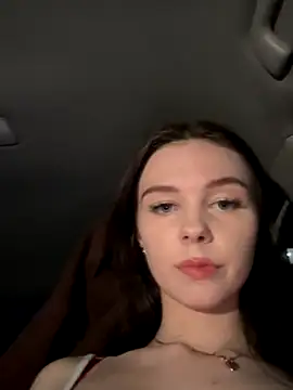 MilaBee online show from November 2025 10:52:02 AM