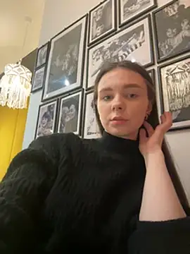 Snapshot of MilaBee chatting on March 2025 09:23:01 AM MilaBee online show from March 2025 09:23:01 AM