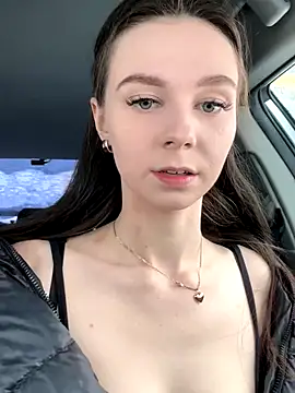 MilaBee online show from November 2025 03:32:01 AM