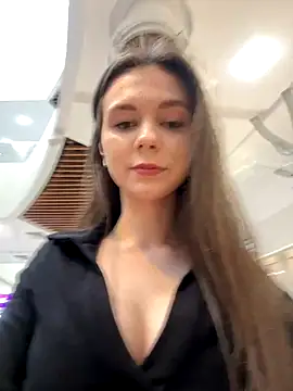 Snapshot of MilaBee chatting on October 2025 05:59:02 AM MilaBee online show from October 2025 05:59:02 AM