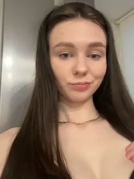 Snapshot of MilaBee chatting on March 2025 12:28:01 PM MilaBee online show from March 2025 12:28:01 PM