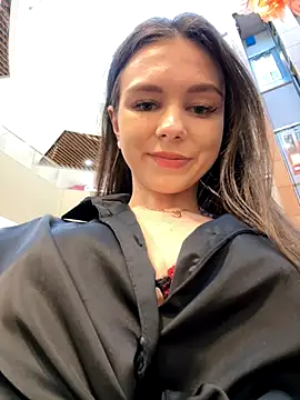 MilaBee online show from November 2025 08:35:02 AM