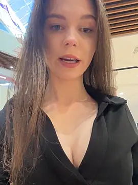 Snapshot of MilaBee chatting on October 2025 09:00:01 AM MilaBee online show from October 2025 09:00:01 AM