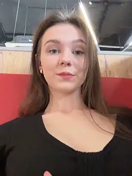Snapshot of MilaBee chatting on September 2025 07:14:02 AM MilaBee online show from September 2025 07:14:02 AM