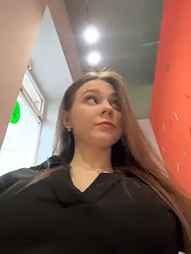 MilaBee online show from April 2026 11:06:01 AM