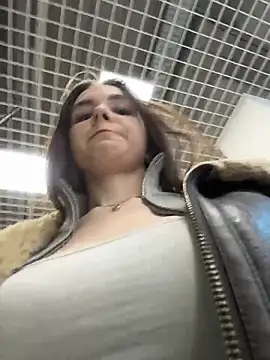 MilaBee online show from April 2026 11:06:02 AM