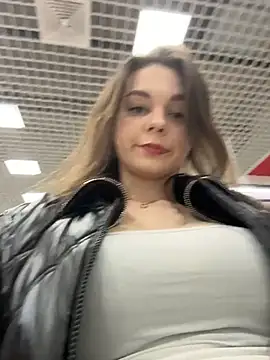 Snapshot of MilaBee chatting on May 2026 11:16:01 AM MilaBee online show from May 2026 11:16:01 AM