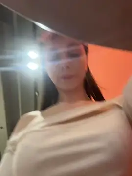 MilaBee online show from March 2026 11:21:02 AM