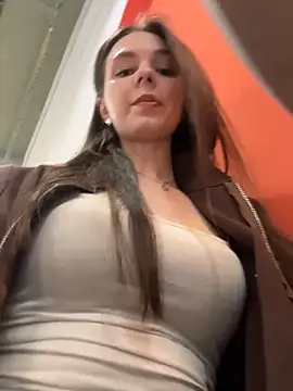 MilaBee online show from April 2026 11:50:02 AM