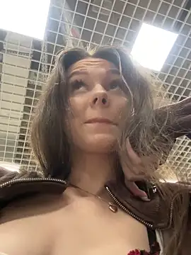 MilaBee online show from January 2026 11:03:02 AM