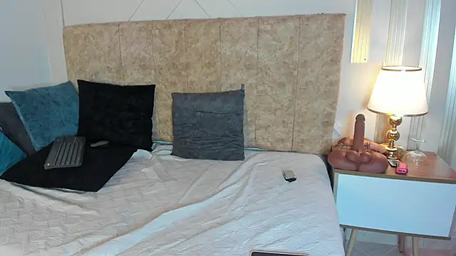 angelinarouse  online show from November 2025 04:50:02 PM