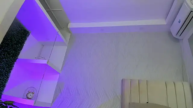 juliana luque online show from November 2025 12:05:01 PM