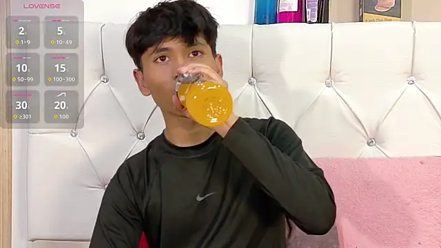 Snapshot of Ethan_Westt chatting on November 2025 10:21:01 PM Ethan Westt online show from November 2025 10:21:01 PM