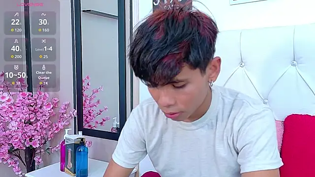 Snapshot of Ethan_Westt chatting on November 2025 08:51:01 PM Ethan Westt online show from November 2025 08:51:01 PM