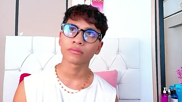 Ethan Westt online show from March 2026 08:01:01 PM