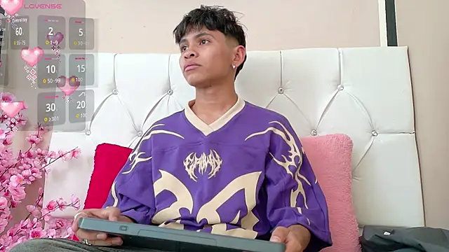 Snapshot of Ethan_Westt chatting on October 2025 08:19:01 PM Ethan Westt online show from October 2025 08:19:01 PM