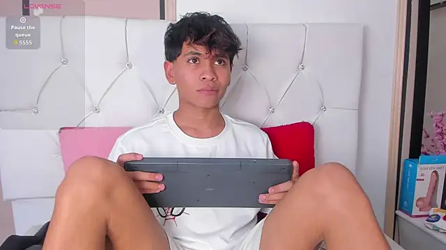 Ethan Westt online show from April 2026 08:49:01 PM