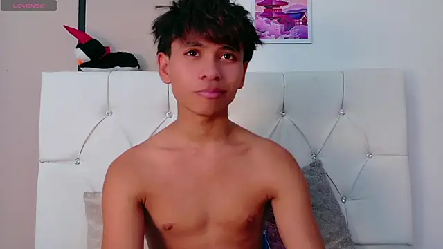 Ethan Westt online show from May 2026 09:28:01 PM