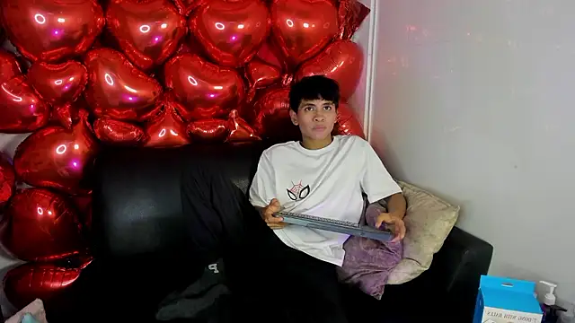 Ethan Westt online show from February 2026 08:53:02 PM