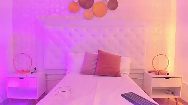 debora scoot online show from October 2025 10:25:02 AM