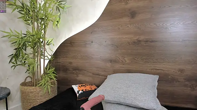 mia lacy  online show from October 2025 07:57:02 PM