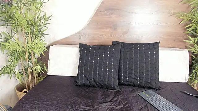 mia lacy  online show from September 2025 07:54:02 PM