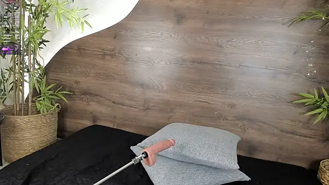 mia lacy  online show from November 2025 07:39:01 PM