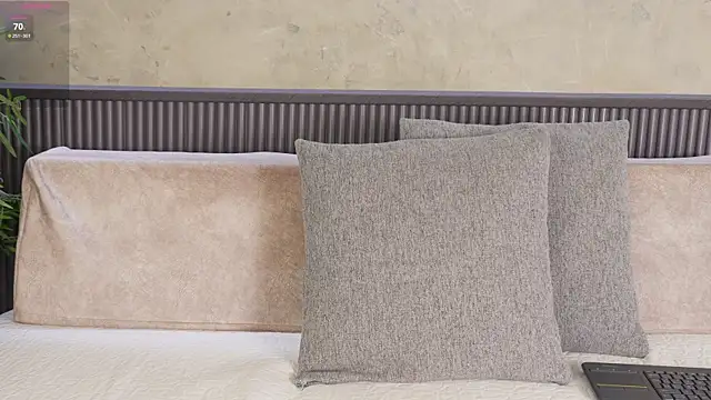 mia lacy  online show from April 2026 04:19:01 AM