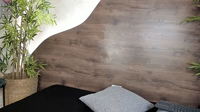 mia lacy  online show from November 2025 07:40:01 PM