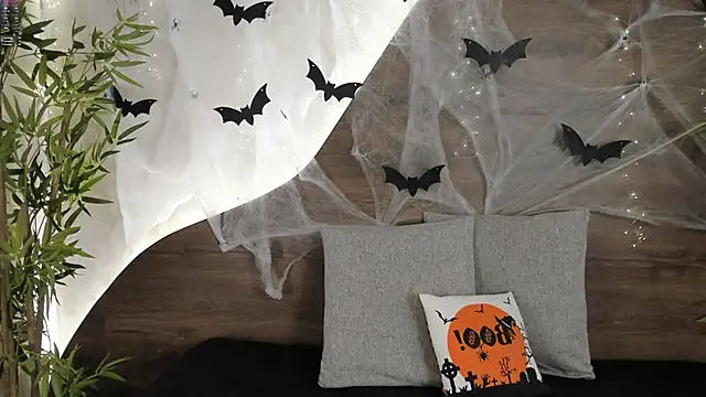 mia lacy  online show from October 2025 07:43:01 PM