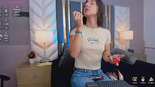 SaraJonness online show from September 2025 12:36:02 PM