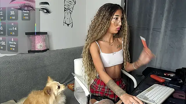 Snapshot of EvelynHais chatting on November 2025 06:01:01 PM EvelynHais online show from November 2025 06:01:01 PM