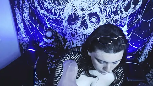 mikaskullcs online show from April 2026 01:42:02 AM