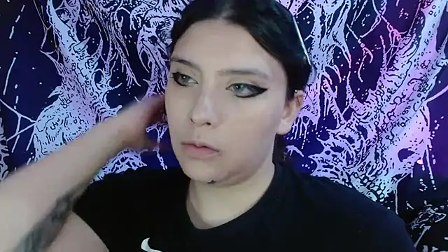 Snapshot of mikaskullcs chatting on November 2025 10:32:01 PM mikaskullcs online show from November 2025 10:32:01 PM