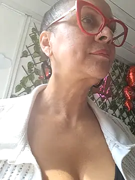 Amadamilf1980 online show from September 2025 01:40:02 PM