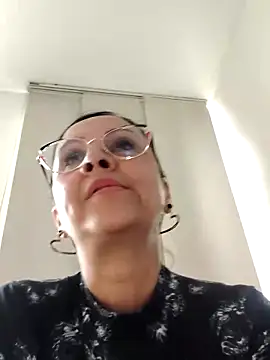 Amadamilf1980 online show from April 2026 02:40:01 PM