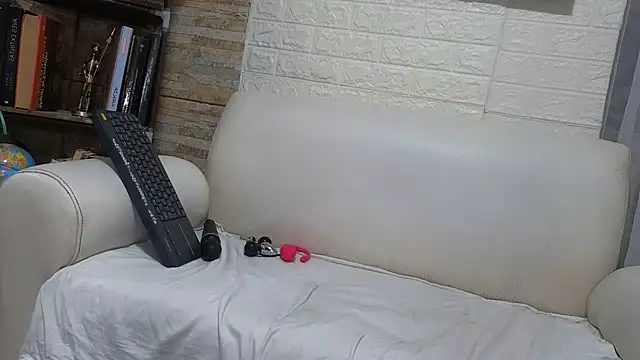 Amadamilf1980 online show from May 2026 08:36:01 PM