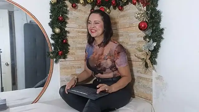 Snapshot of Amadamilf1980 chatting on December 2025 08:50:01 PM Amadamilf1980 online show from December 2025 08:50:01 PM