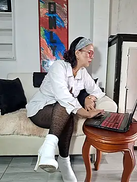 Amadamilf1980 online show from September 2025 08:01:02 PM