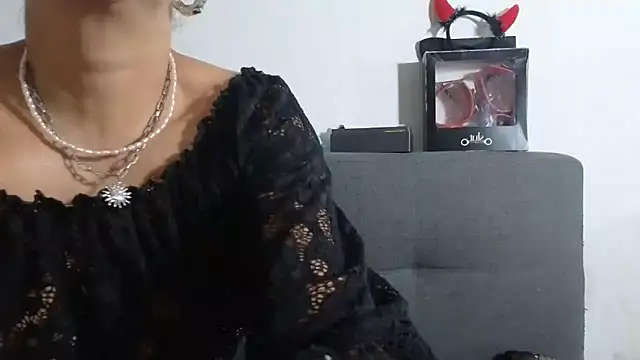 Amadamilf1980 online show from October 2025 08:17:02 PM