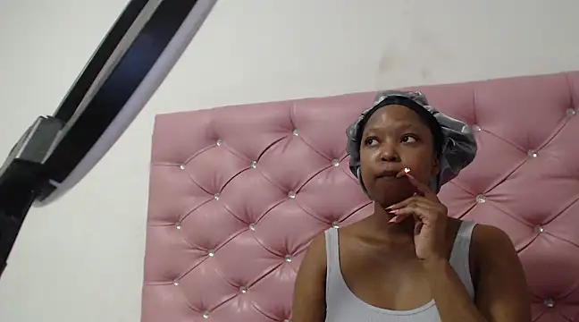Snapshot of Seductive_Onicahh chatting on March 2025 05:23:01 PM Seductive Onicahh online show from March 2025 05:23:01 PM