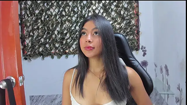 Sarahbrowm  online show from October 2025 05:25:01 PM